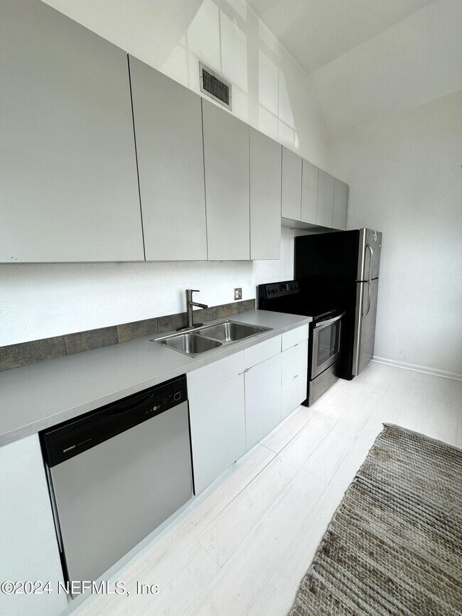 Photo - 1951 N Market St