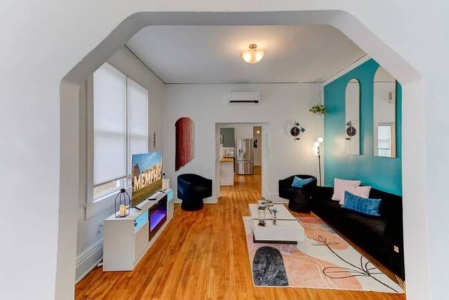 Photo - 2030 Young Ave