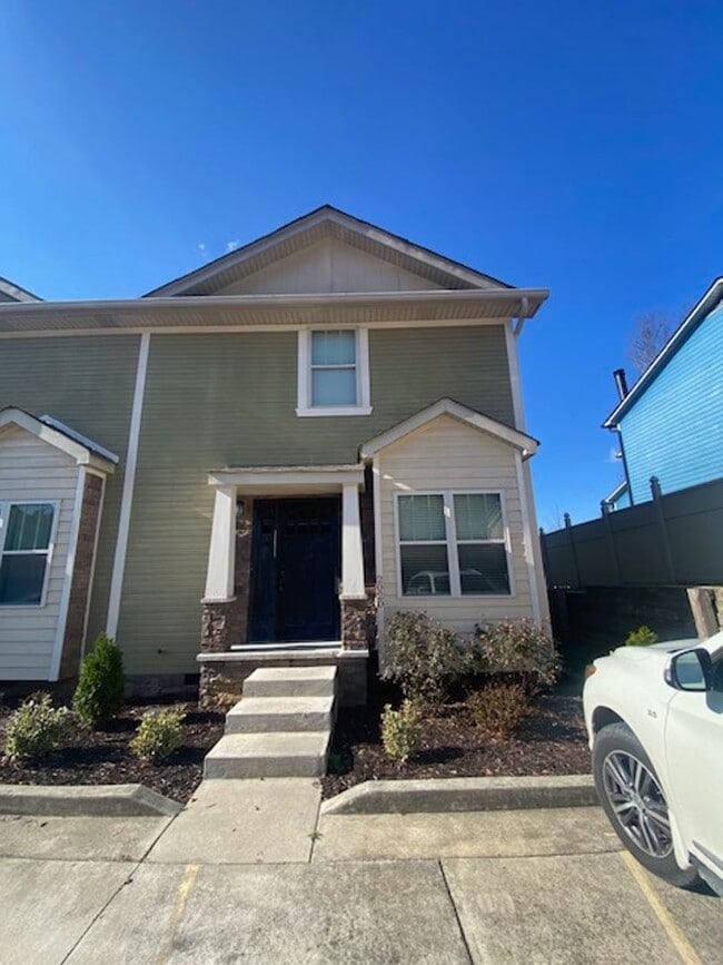 3 Bedroom 2 Bath Townhouse - 3 Bedroom 2 Bath Townhouse