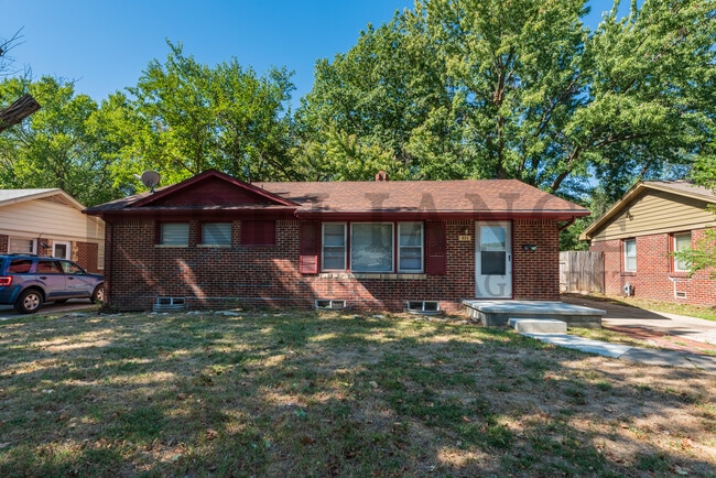 Photo - 921 S Royal Rd House