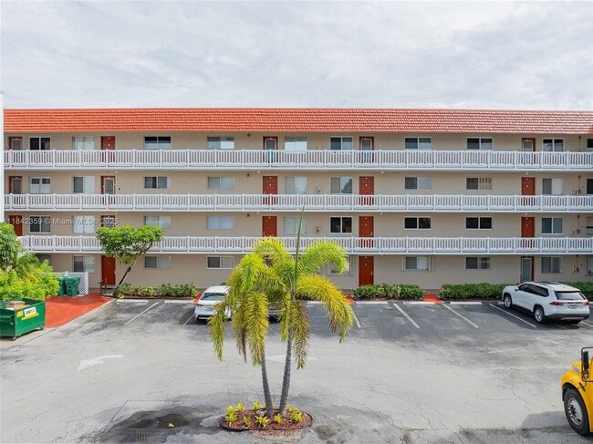Building Photo - 3581 Inverrary Dr Unit 308 Rental