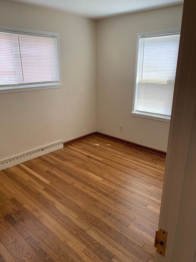 Photo - 2 Bedrooms & 1 Bathroom - East end of Bar... Casa