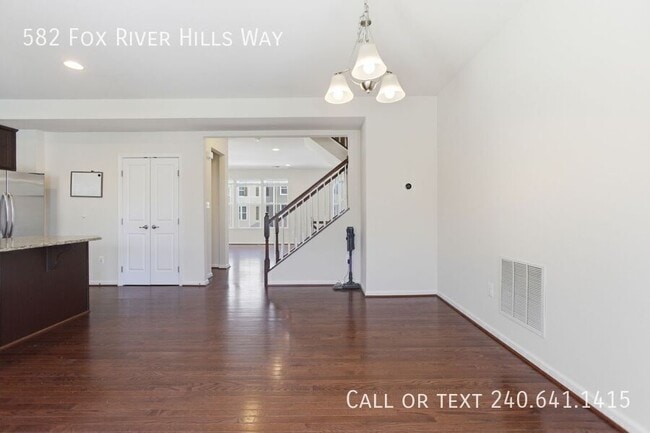 Photo - 582 Fox River Hills Way