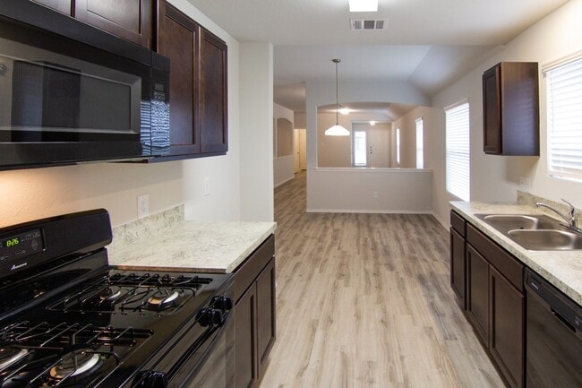 Building Photo - 910 Dancing Sun Court