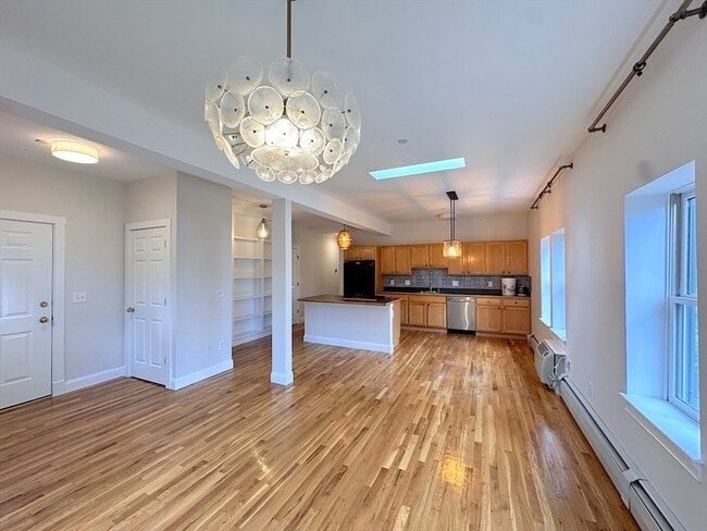 Building Photo - 275-277 River St Unit 3