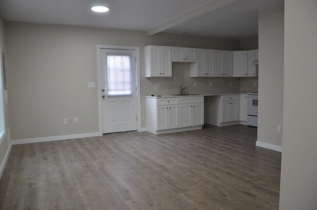 Building Photo - 63 Linden St Unit 3 Rental