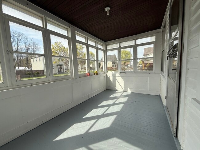 Building Photo - 318 Scio St Unit Down
