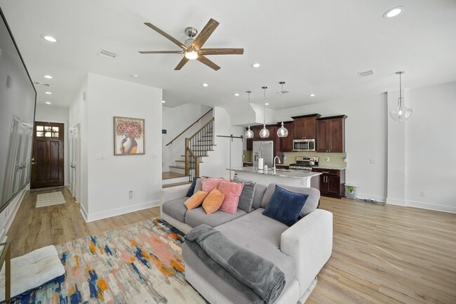 Photo - 4402 McKinley St