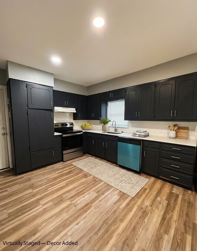 Photo - 426 N Clements St