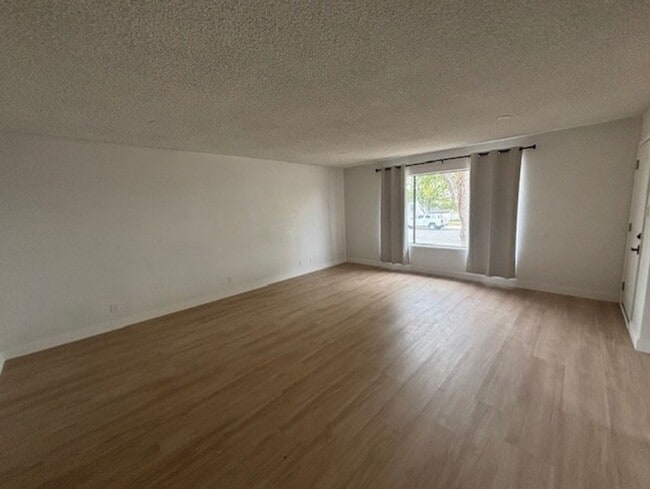 Photo - Clean 3 Bedroom / 1.5 Bathoroom House in T...