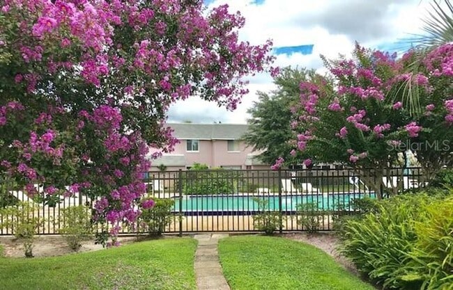 Building Photo - Spacious 2brm 1.5ba townhome Condo in The ...