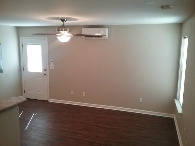 Photo - 1011 Oak St