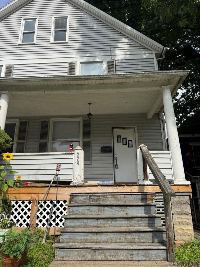 Building Photo - 529 Linden Ave Rental