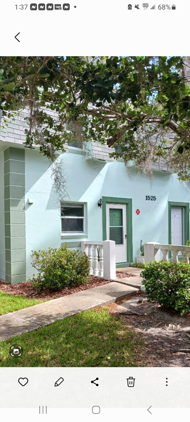 Building Photo - 1525 SE 25th St Unit #B