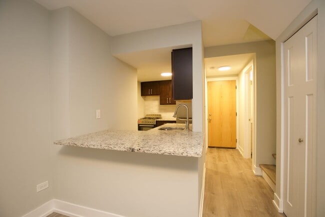 Photo - 456 W Barry Ave Apartamentos Unidad A03C
