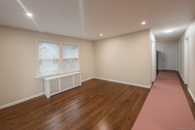 Photo - 736 Howe Ave