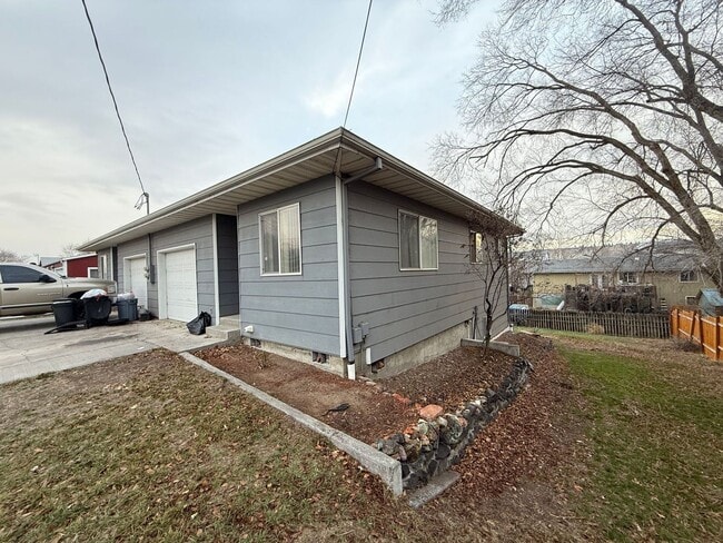 Photo - 180-190 NE 10th St