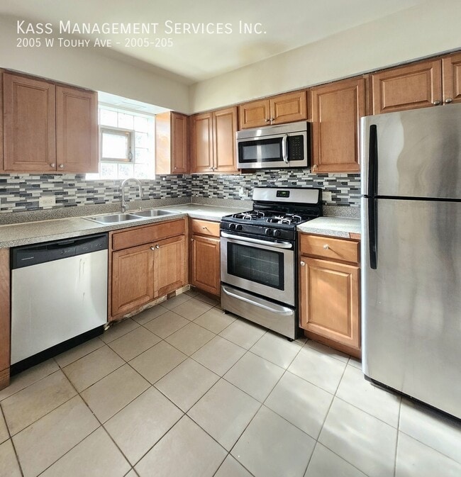 Building Photo - 2005 W Touhy Ave Unit 2005-205 Rental