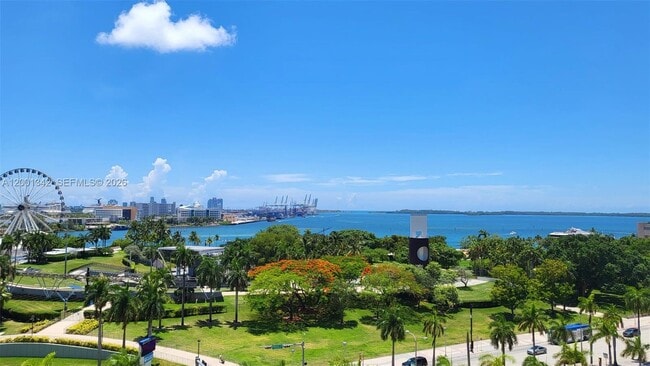 Building Photo - 253 NE 2nd St Unit 1004