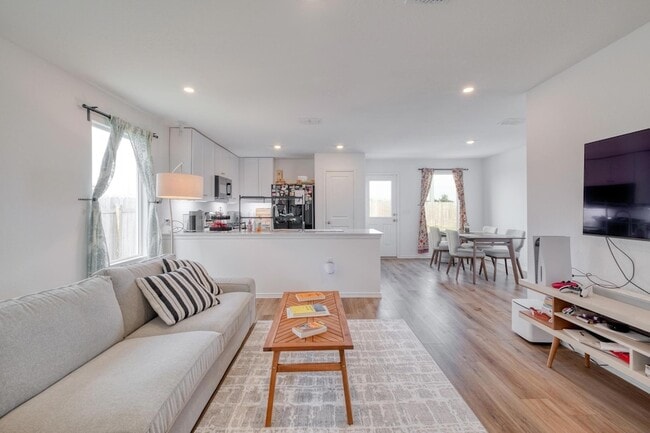 Photo - 2700 Schwartz Ln