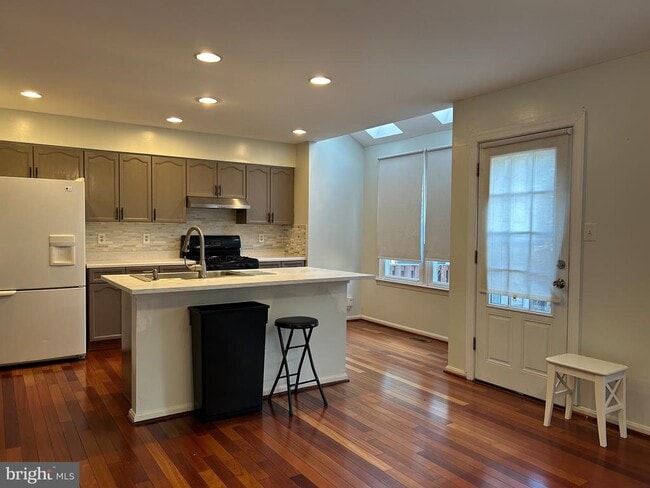 Photo - 46706 Bullfinch Square