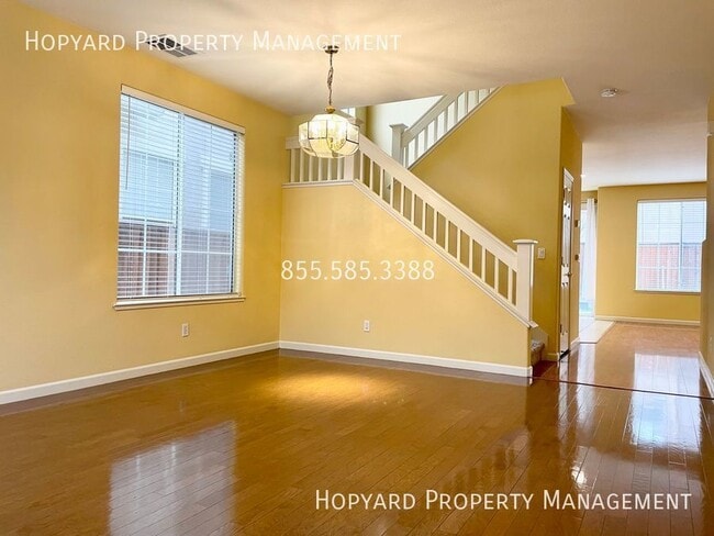 933 Desmet Dr