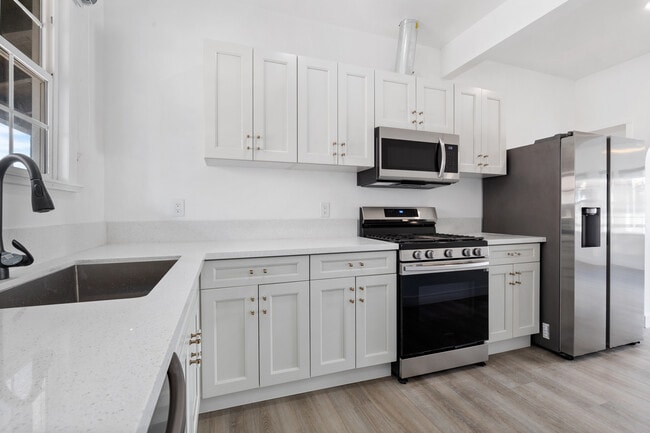 Photo - Newly Renovated Spanish Villa Apartment H...