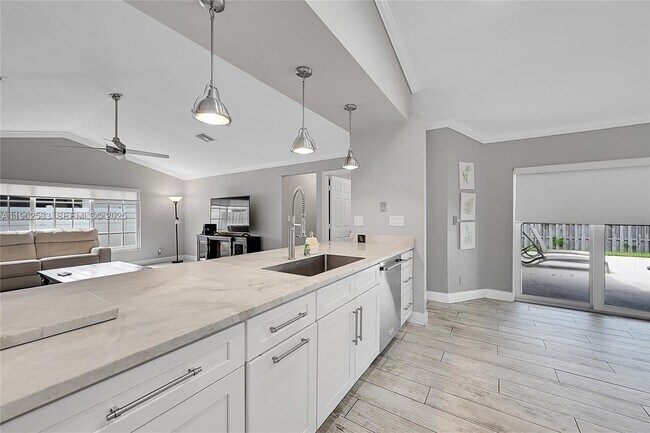 Photo - 9841 SW 1st St