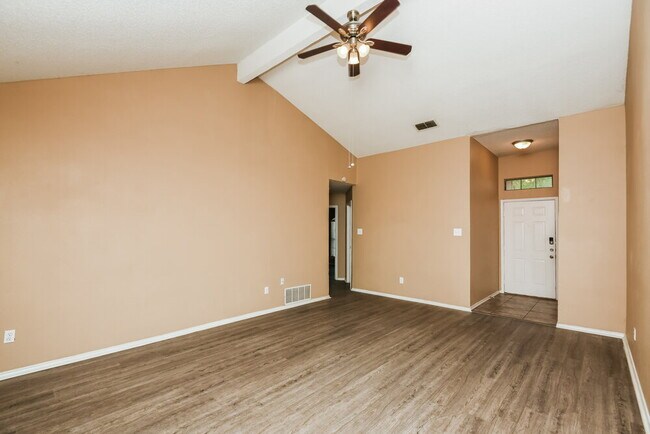 Photo - 829 Minuteman Dr