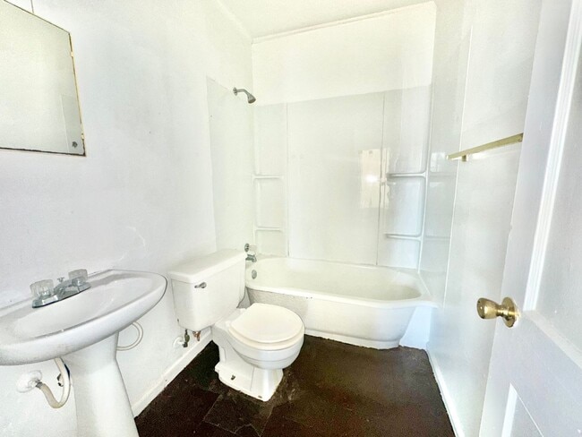 Photo - 277 Whitgreen St