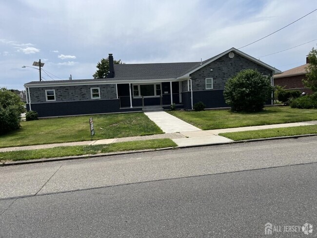 Building Photo - 197 Carteret Ave Rental