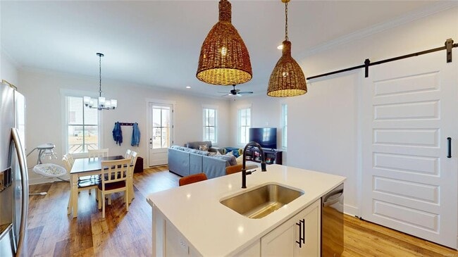 Photo - 202 Northlake St