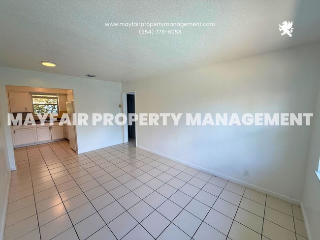 Building Photo - 1140 NE 25th Ave Unit 4