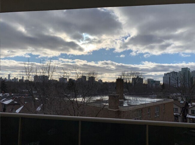 Photo - 365 Eglinton Ave E Unité 605