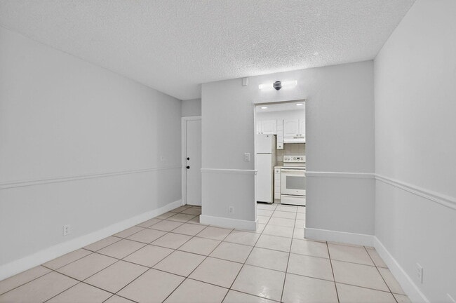 Photo - 644 NW 13th St Unidad 0110