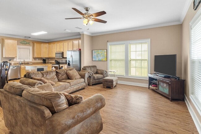 Photo - 461 Lake Breeze Rd