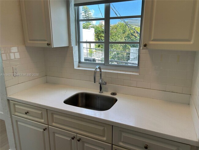 Building Photo - 1025 Meridian Ave Unit 207