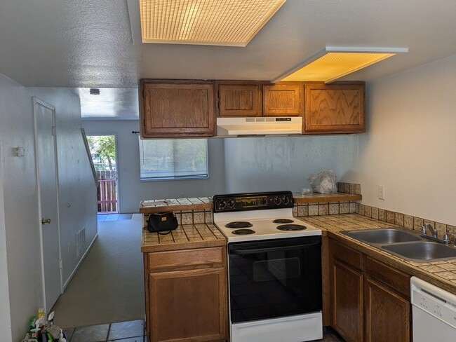 Building Photo - 1225 N Sierra St Unit # 2