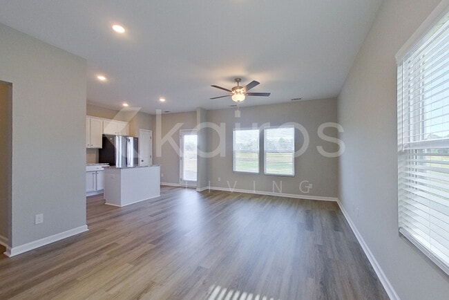 Photo - 928 Silent Barge Cv