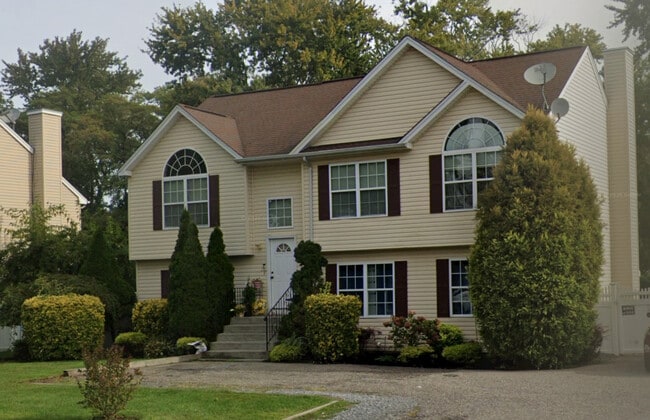 Building Photo - 87 3rd Ave Unit First floor