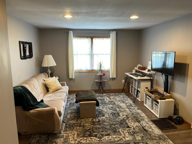 Photo - 109 8th Ave