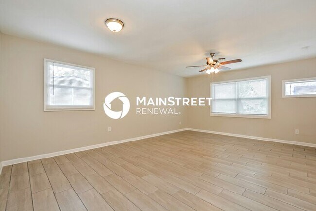 Photo - 2 Bedroom Pet-Friendly Home in Mount Dora, FL with Main Street Renewal