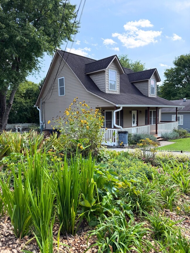 Photo - 1814 Francis Rd