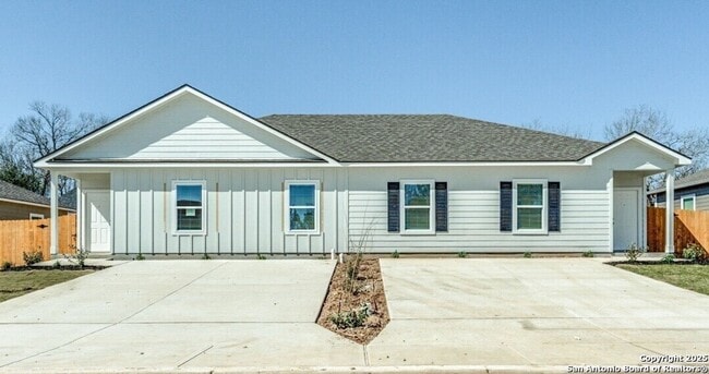 Building Photo - Brand-New 3-Bedroom Duplex with Modern Finishes & Private Fenced Yard in Seguin
