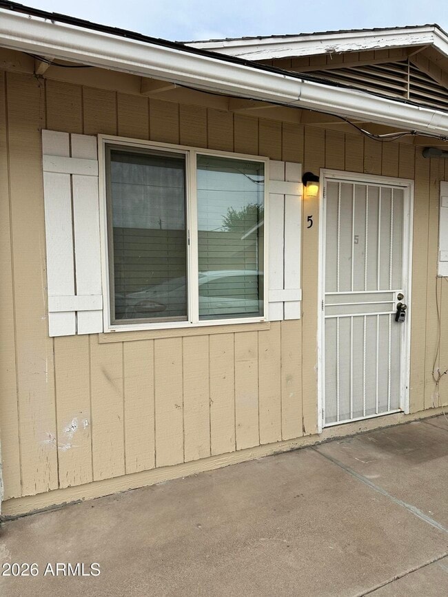 Building Photo - 427 E Friar Ave Unit 5