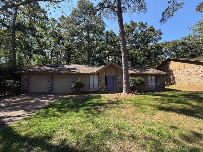 Building Photo - For Rent – Updated 3-Bedroom Home in Colon...