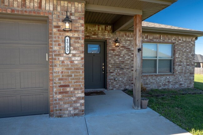 Photo - 3-bedroom, 2-bathroom home located in the beautiful Pea Ridge, A
