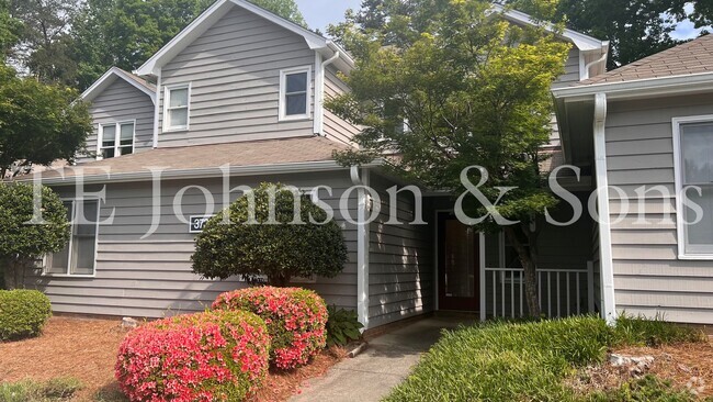 Building Photo - Deerfield Townhome Community 3 bed 3 baths