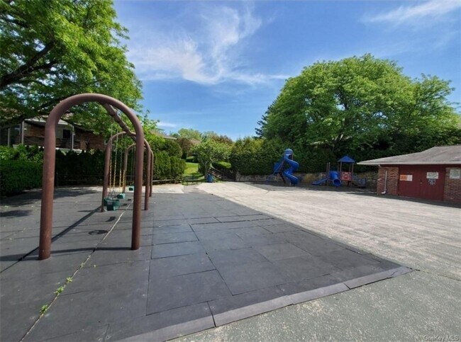 Photo - 204 Old Country Rd