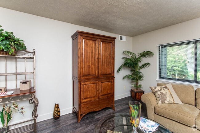 1BR, 1BA - 550 SF